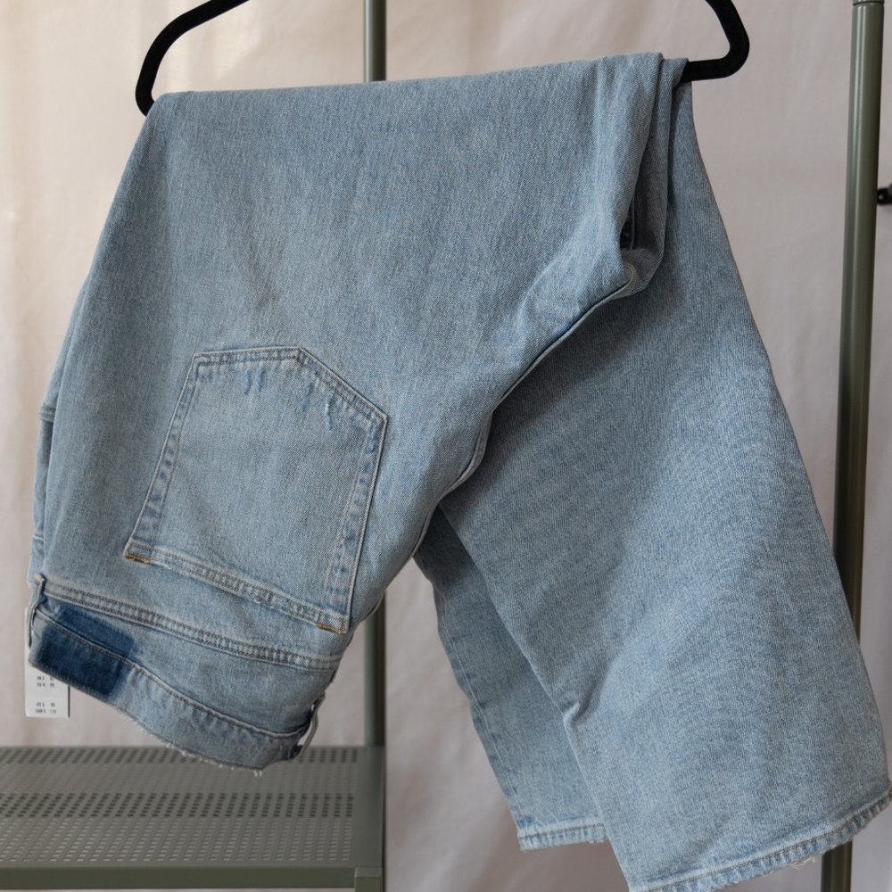 NWT Abercrombie Curve Love High Rise Dad Jean in Light Wash Size 35 Short